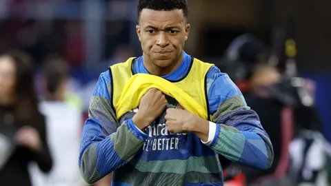 三年逆袭，球队靠四宗珍稀交易及两次精准选秀再现荣耀！